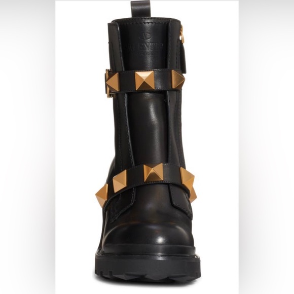 NIB $1690 Valentino Garavani Roman Stud Leather Lug Bootie in size 35! - Picture 3 of 6